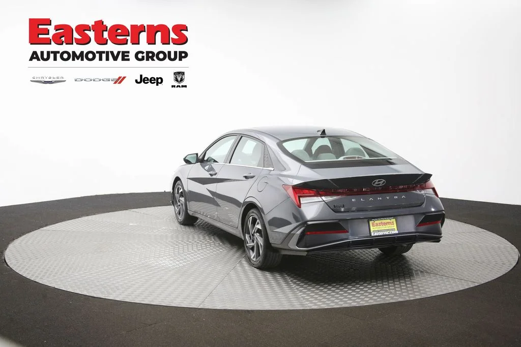 Used 2025 Gray Hyundai SEL Convenience image 66