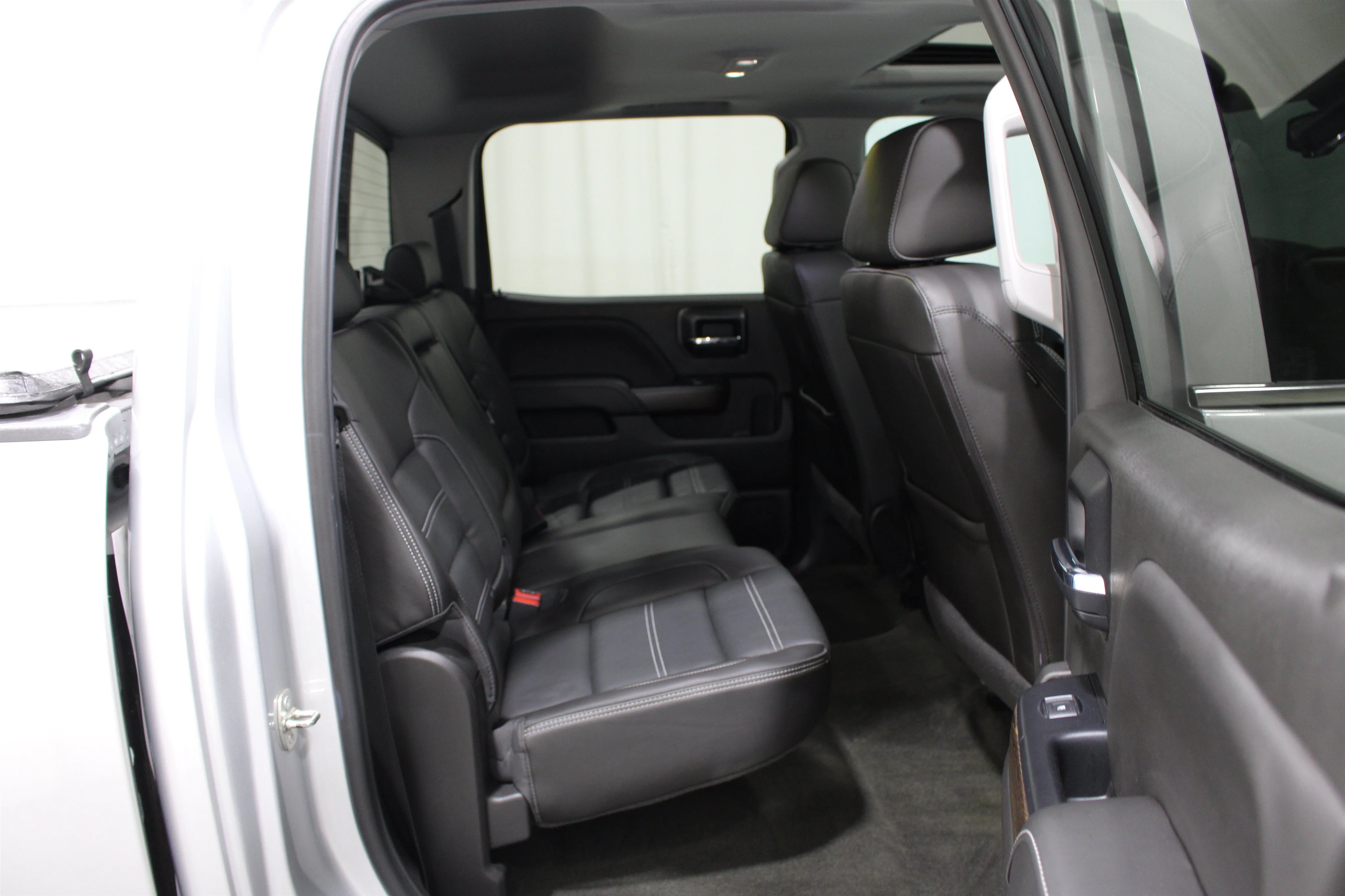 Used 2018 Quicksilver Metallic GMC Denali image 23