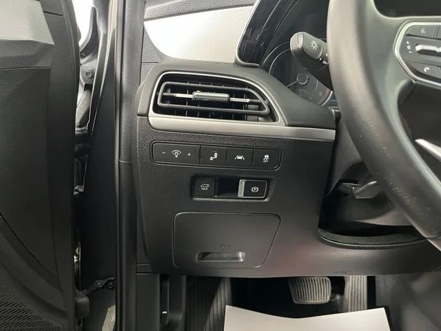 Used 2022 Gray Hyundai SEL image 19