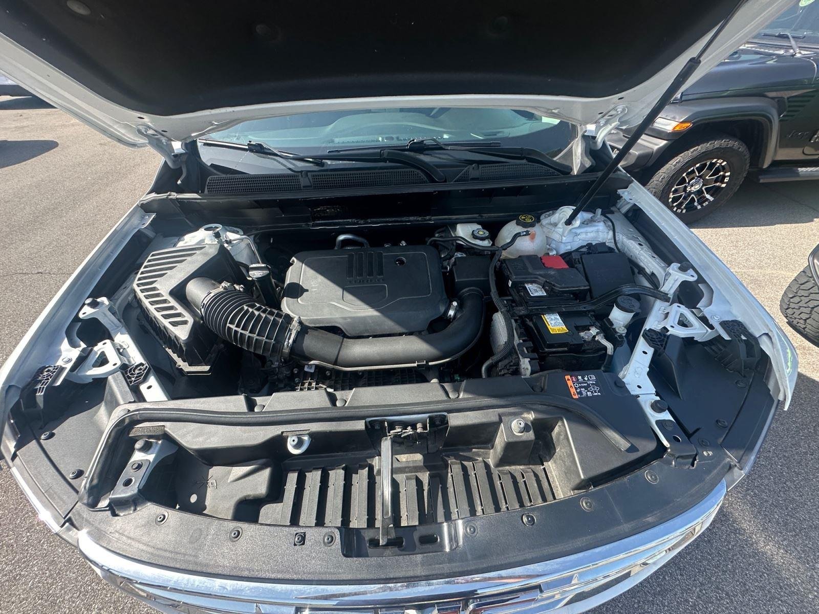 Used 2023 Summit White GMC SLE image 18