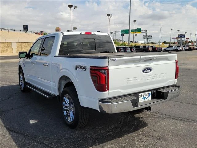 Used 2025 Star White Metallic Tri-Coat Ford Lariat 4x4 SuperCrew Cab 5.5 ft. box 145 in. WB image 2