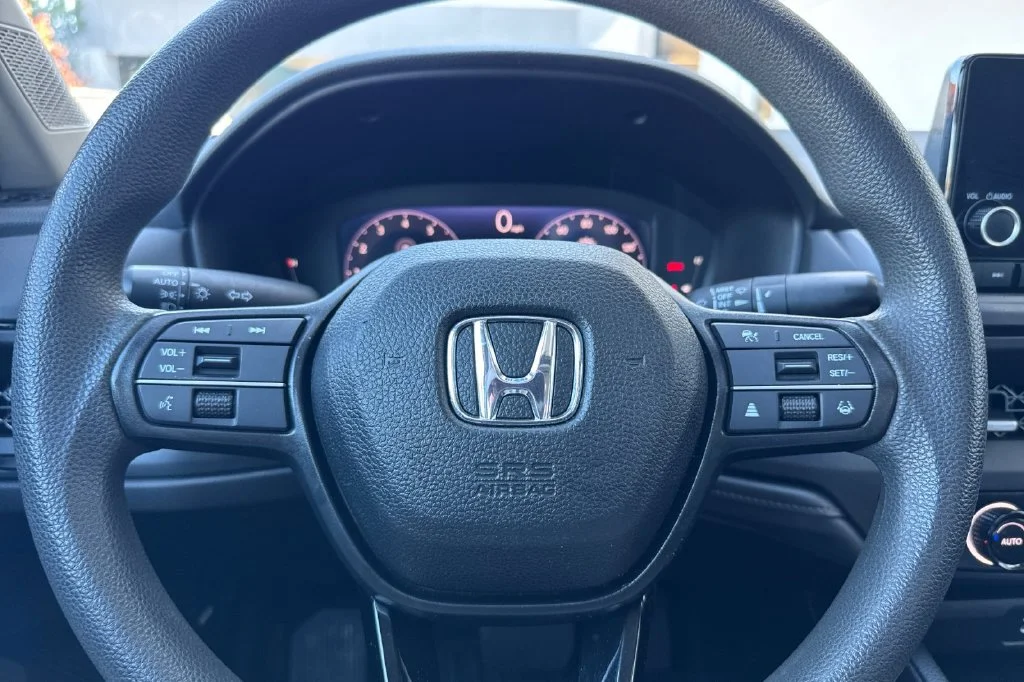 Used 2025 Crystal Black Pearl Honda SE image 27