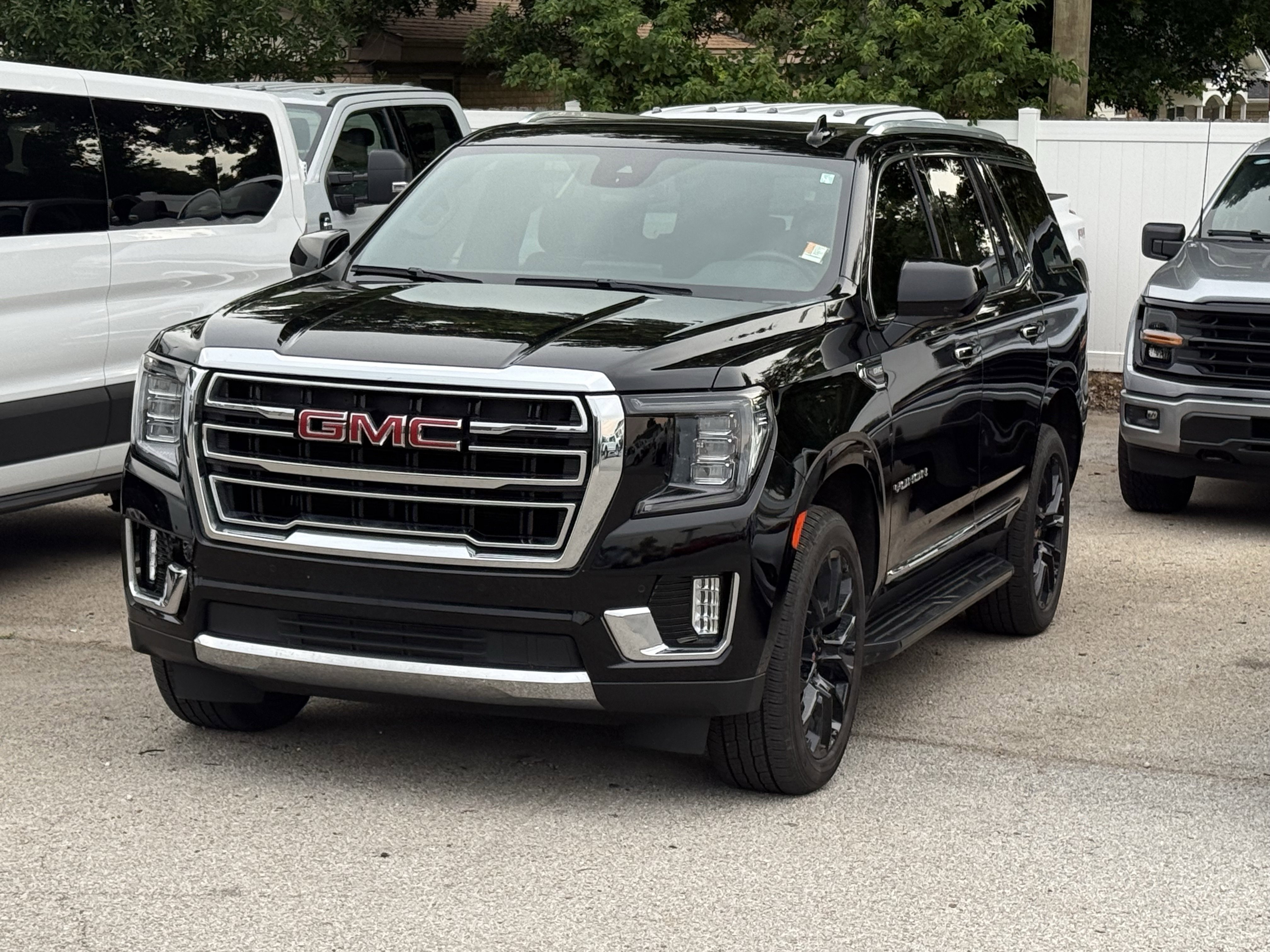 Used 2023 Onyx Black GMC SLT image 3