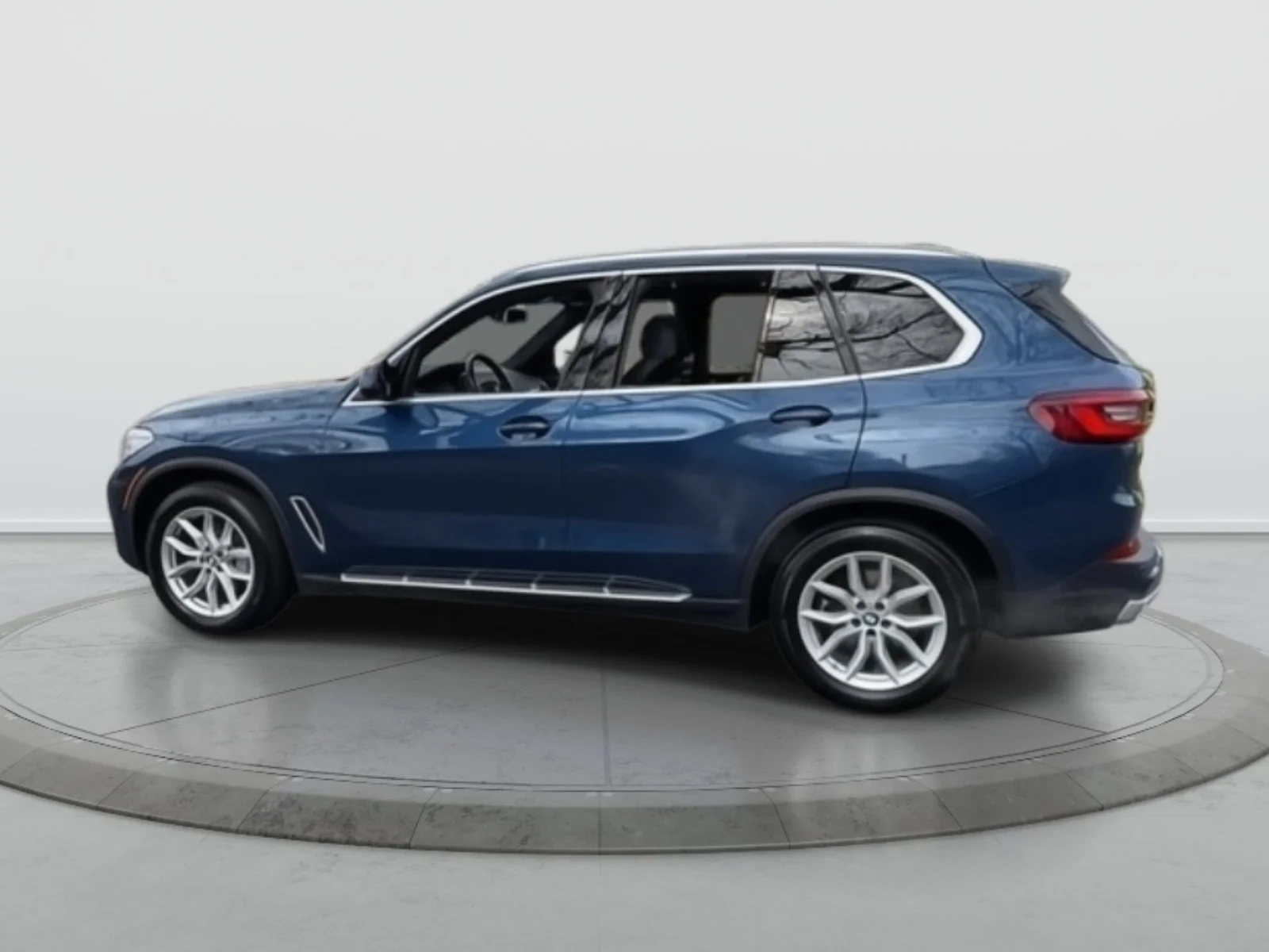 Used 2023 Blue BMW xDrive40i image 4