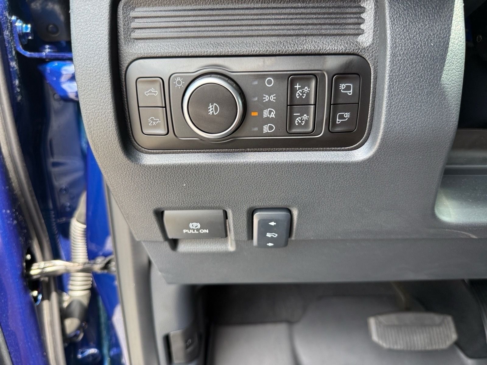 Used 2026 Blue Metallic Ford Lariat image 27