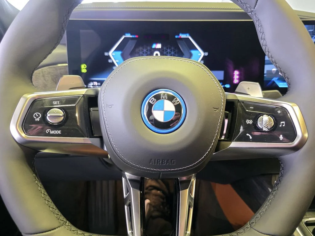 New 2026 Tanzanite Blue II Metallic BMW 750e xDrive image 20
