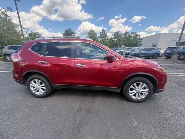Used 2016  Nissan SV image 4