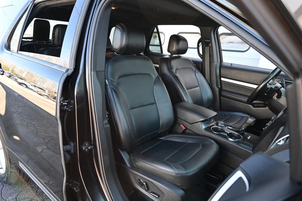 Used 2016 Shadow Black Ford XLT image 23