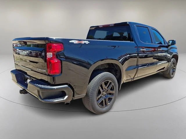 Used 2022 Black Chevrolet Custom image 11