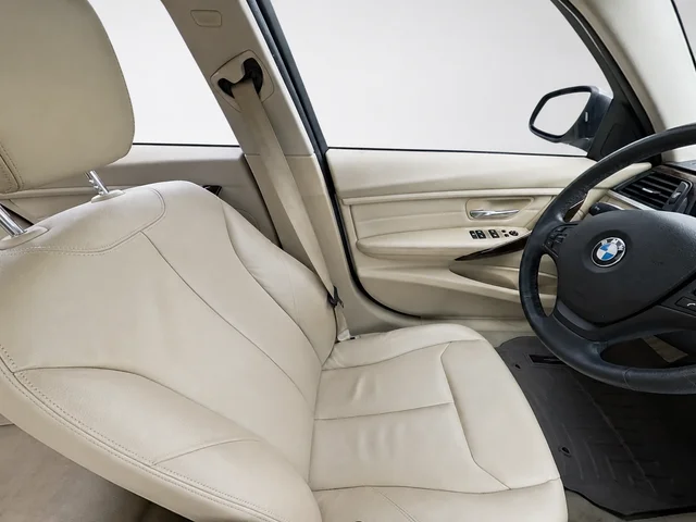 Used 2014 White BMW 320i xDrive image 14