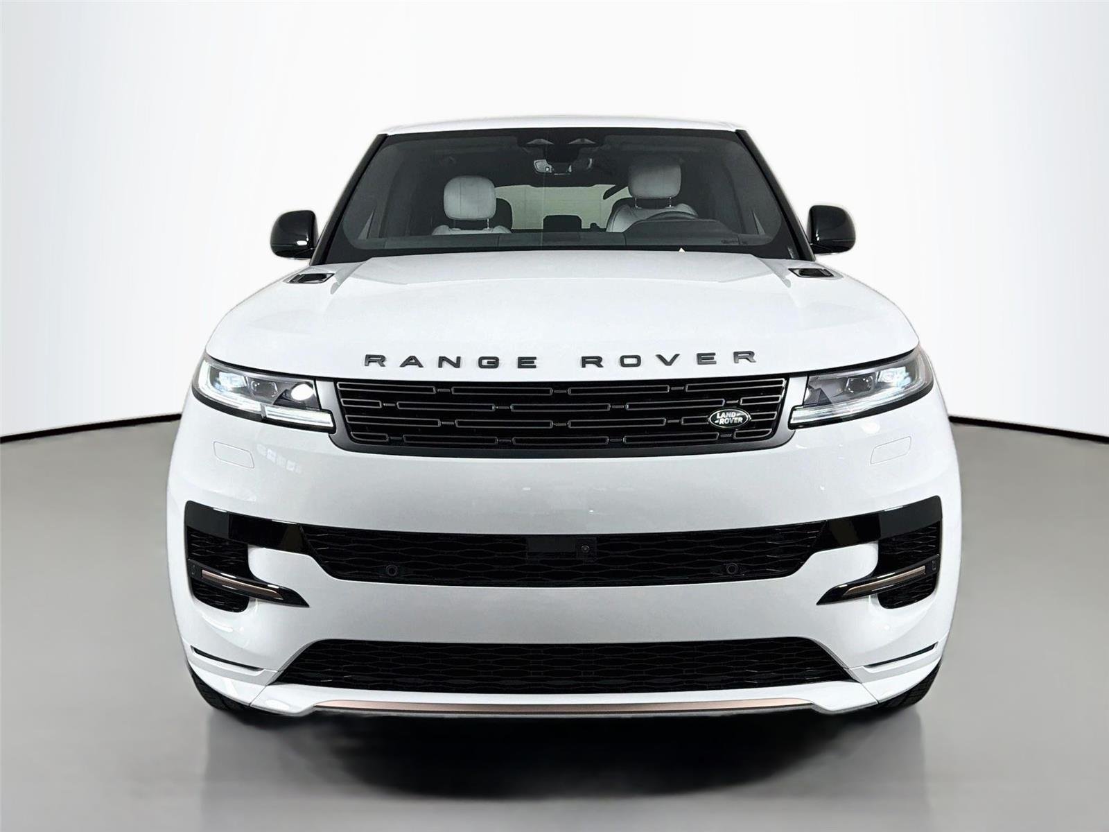 New 2026 Fuji White Land Rover Dynamic SE image 2