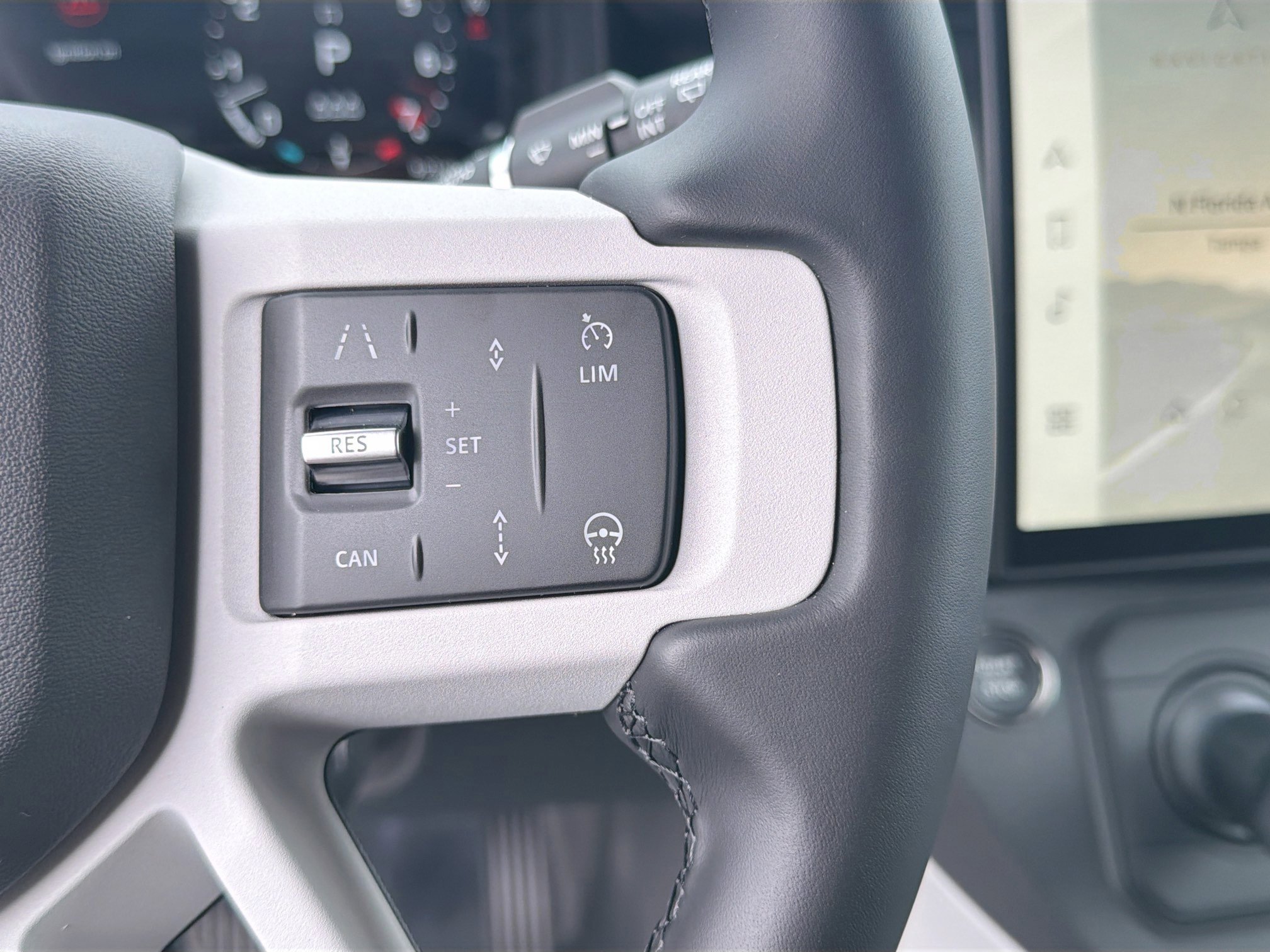 2026 Land Rover Defender X-Dynamic SE - Photo 38