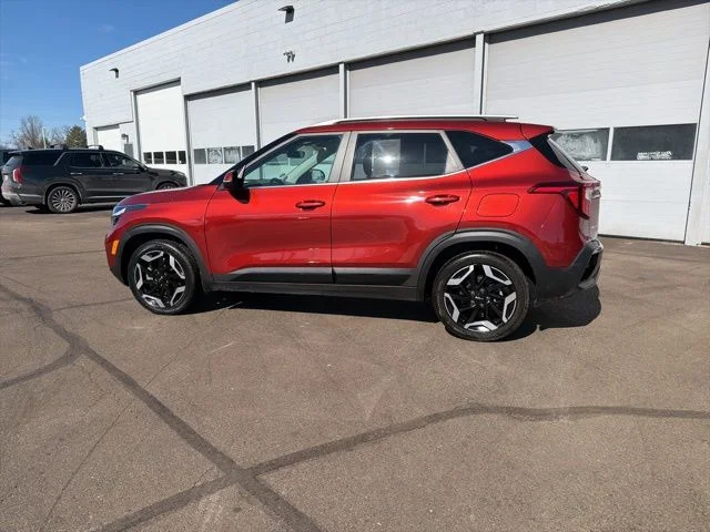 Used 2025 Orange Kia SX image 16