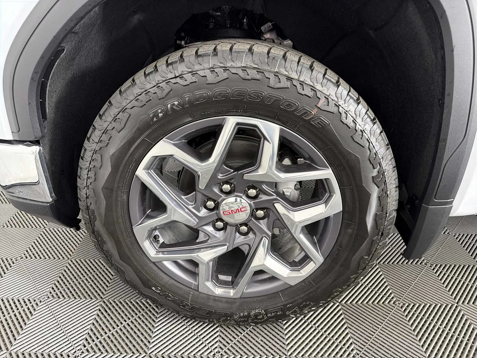 New 2026 Glacier White Tricoat GMC SLT image 9