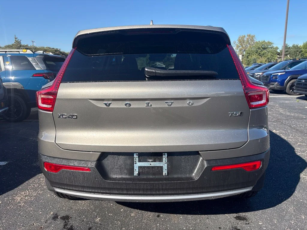 Used 2021 Gray Volvo T5 Inscription image 4