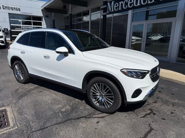 New 2026 Polar White Mercedes-Benz GLC 300 image 2