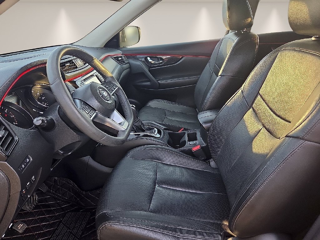 Used 2017 Gray Nissan SL image 12
