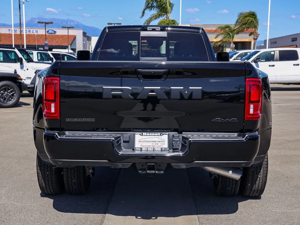 New 2026 Diamond Black Crystal Pearl-Coat Exterior Paint RAM Big Horn Night Edition image 5