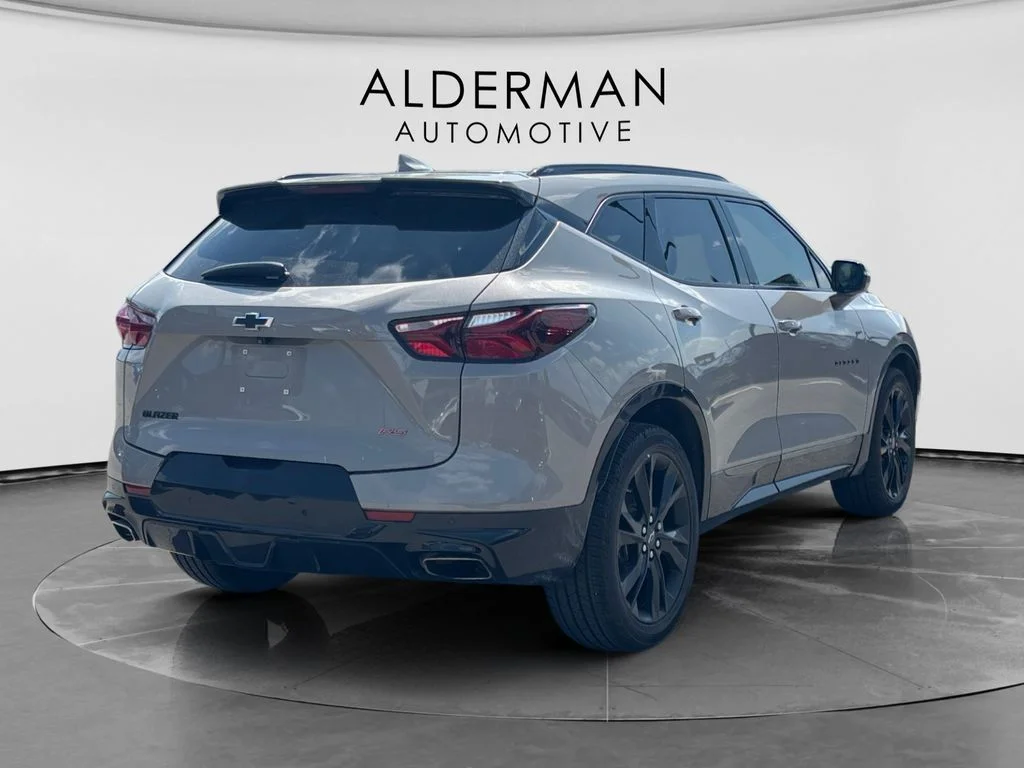 Used 2021 Gray Chevrolet RS image 5