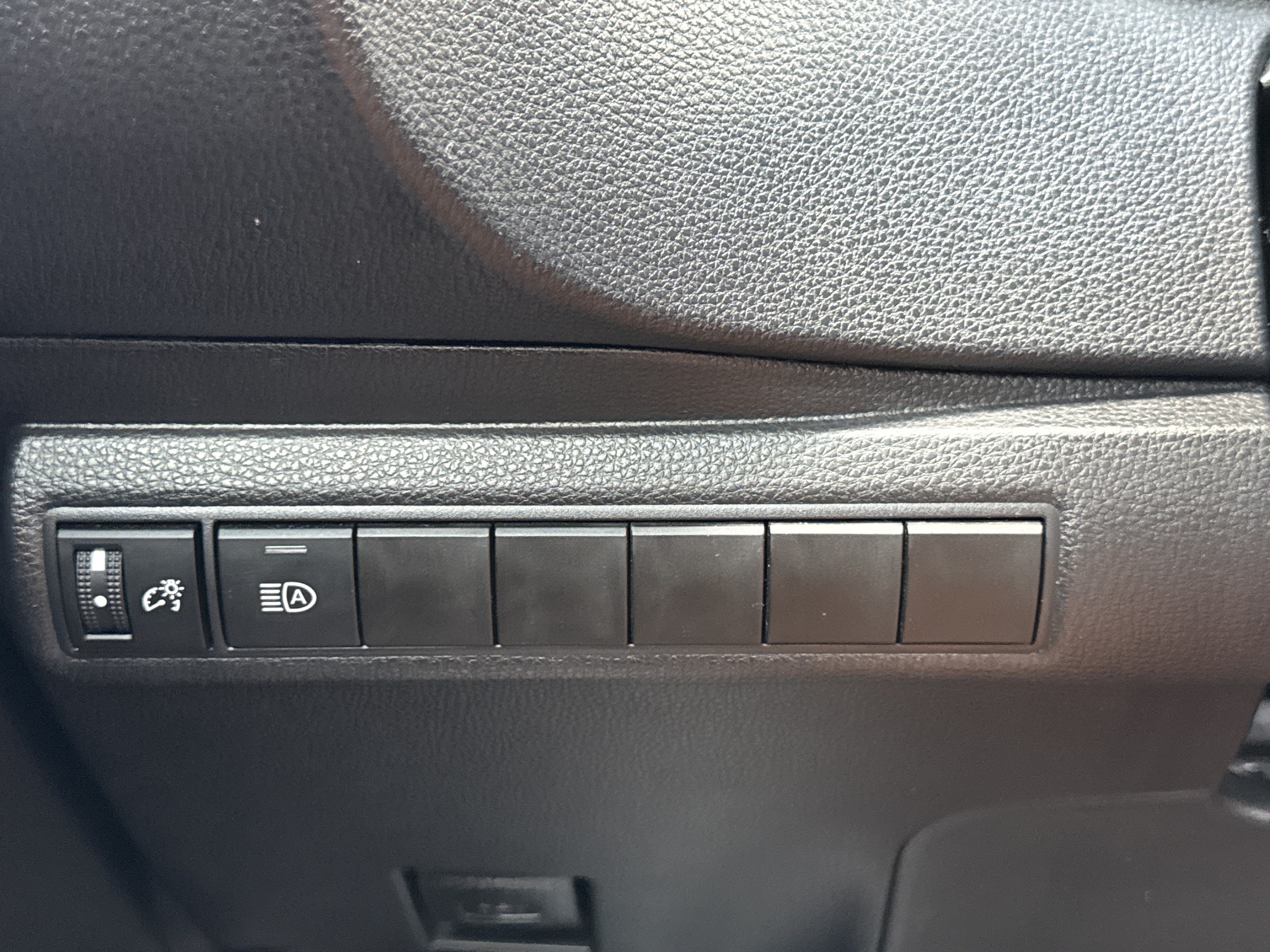 Used 2025 Ice Cap Toyota LE image 17