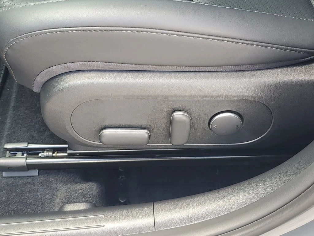 Used 2026 Gray Hyundai SEL Premium image 17