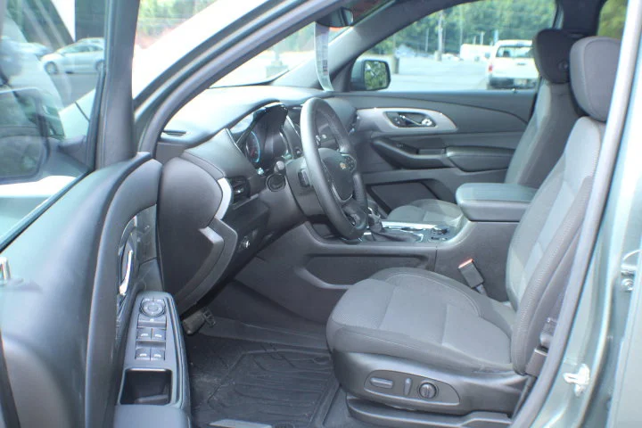 Used 2023 Silver Sage Metallic Chevrolet LT Cloth image 13
