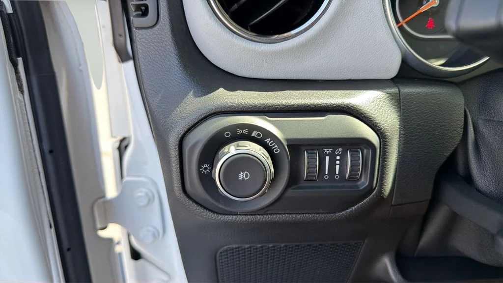 Used 2021 White Jeep Unlimited Sahara High Altitude image 29