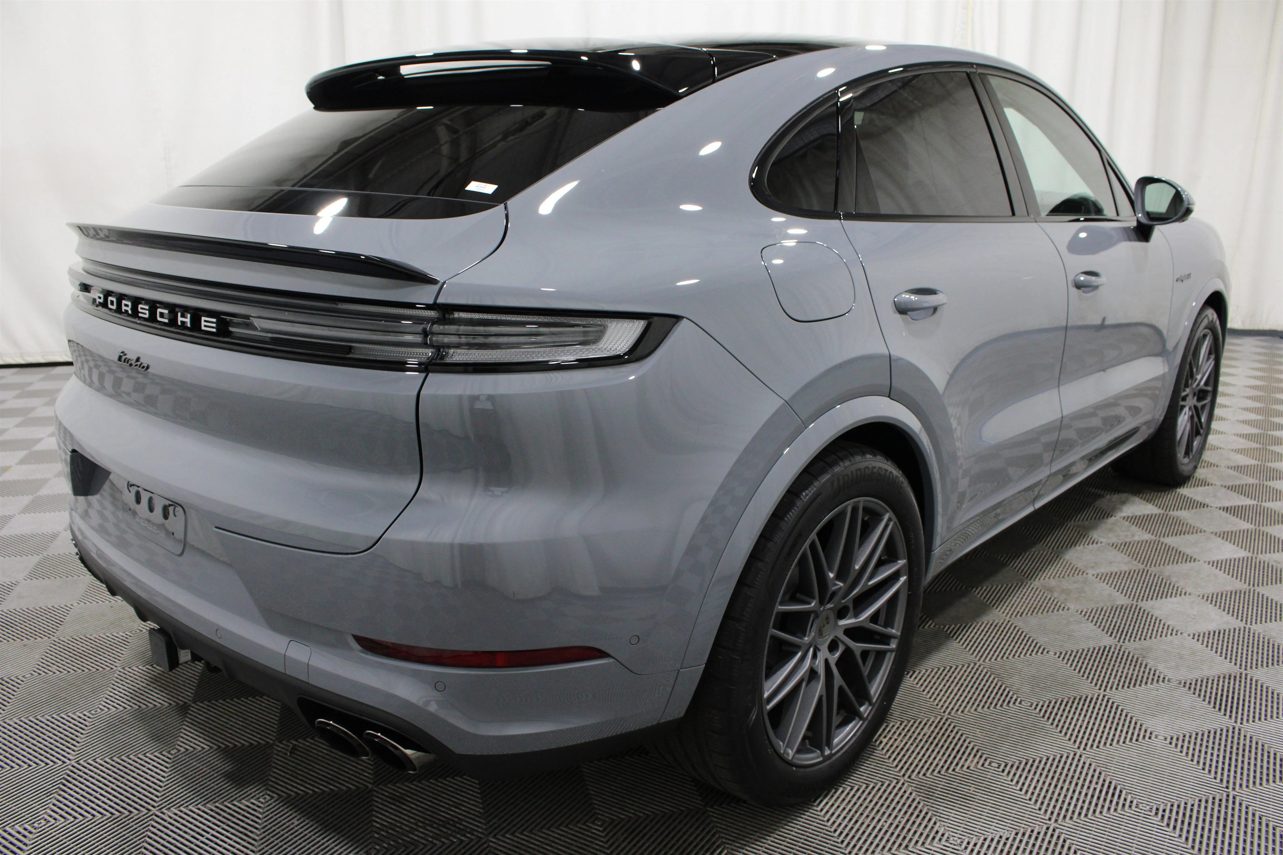 2025 Porsche Cayenne Coup Turbo E-Hybrid - Photo 33