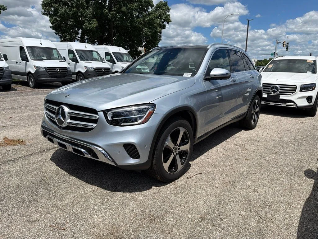 Used 2021 Silver Mercedes-Benz GLC 300 image 4