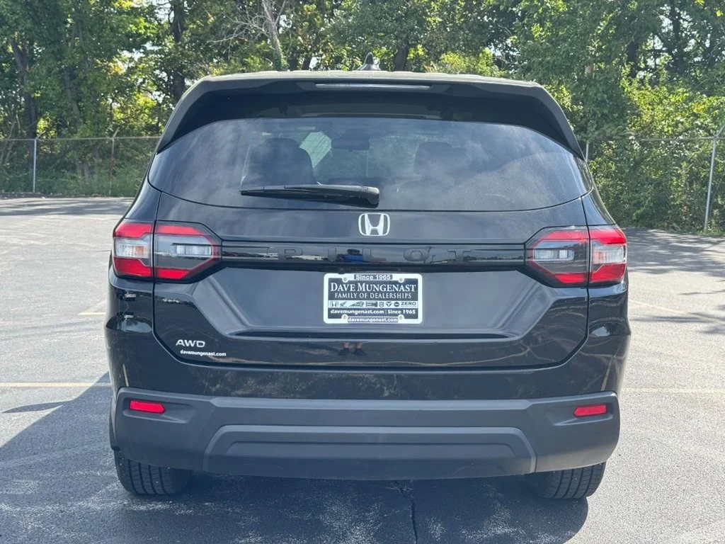 Used 2023 Black Honda LX image 6