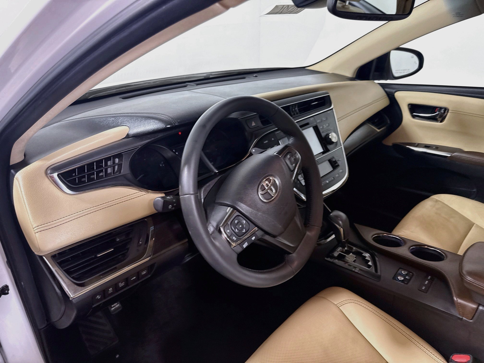 Used 2016 Blizzard Pearl Toyota Limited image 10