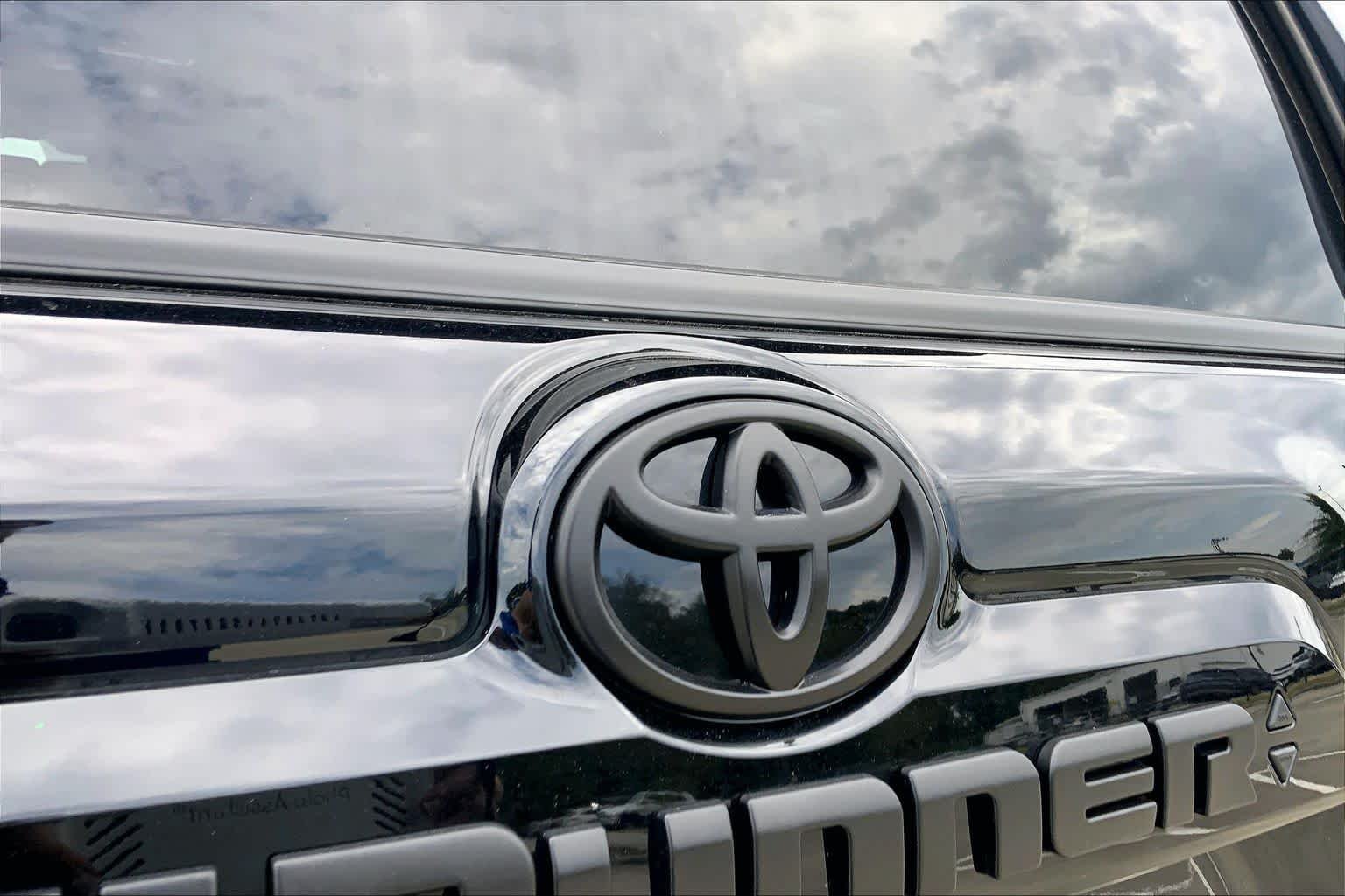 Used 2023 Midnight Black Metallic Toyota SR5 Premium image 30