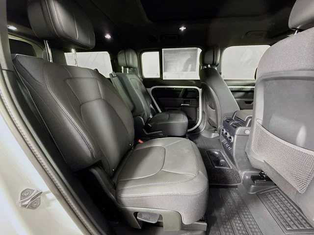 2026 Land Rover Defender V8 - Photo 30