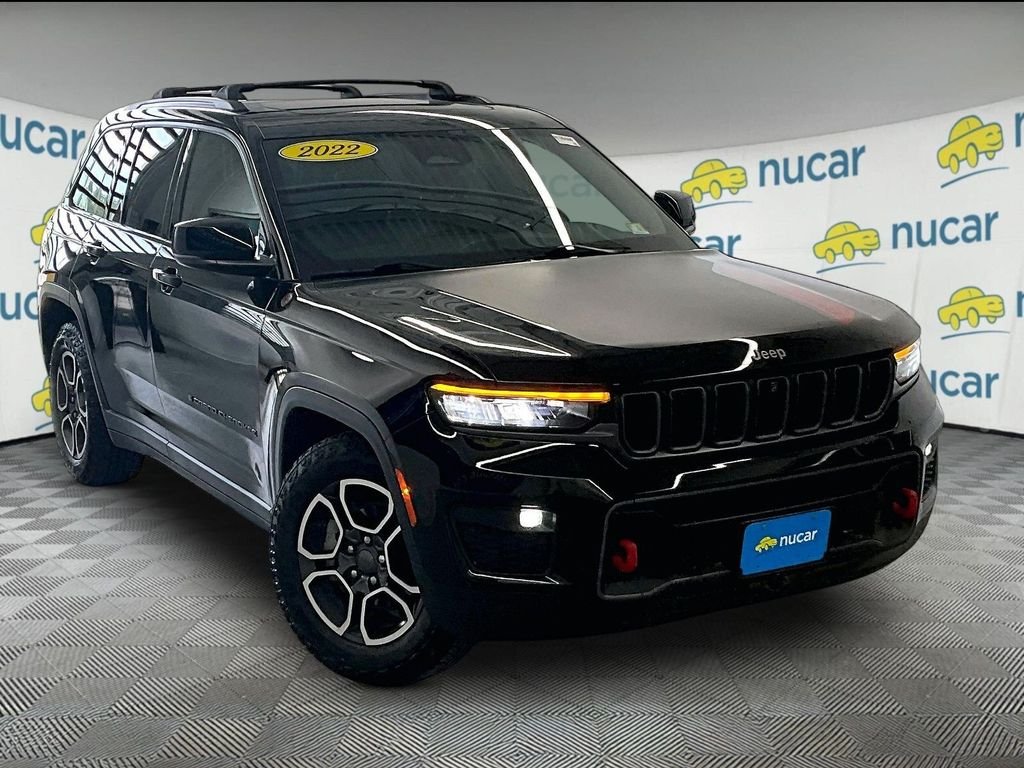 Used 2022 Diamond Black Crystal Pearlcoat Jeep Trailhawk image 1