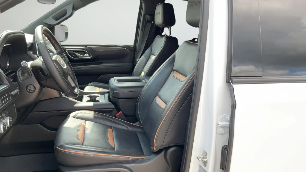 Used 2024 White GMC AT4 image 17