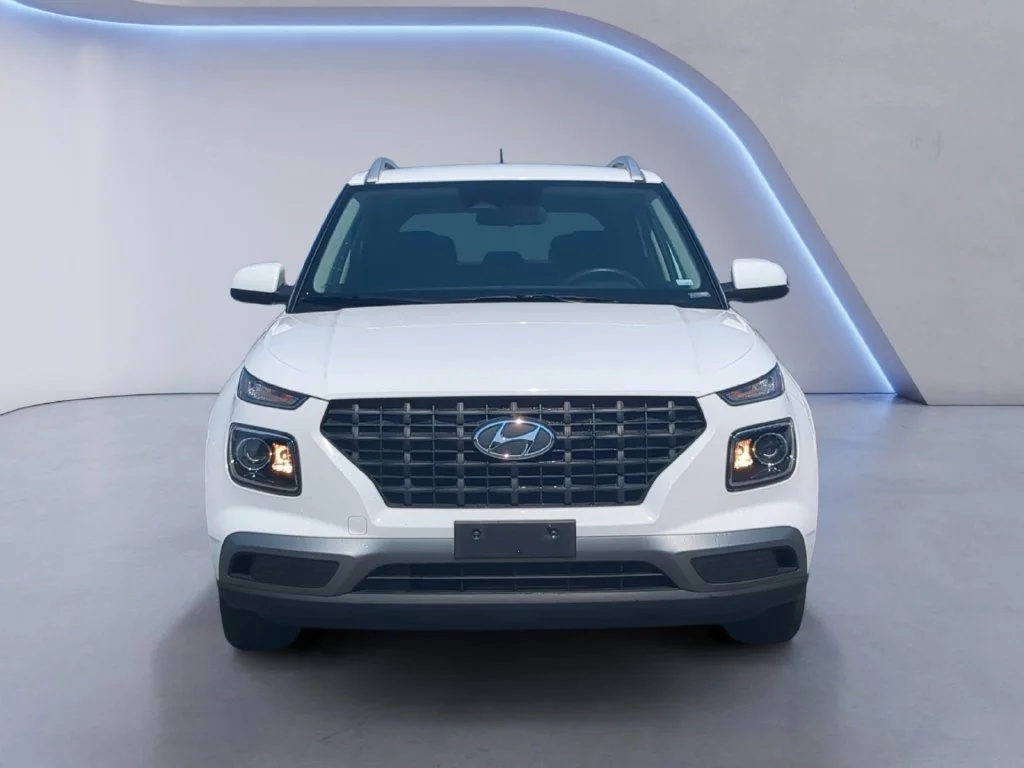 Used 2023 White Hyundai  image 9