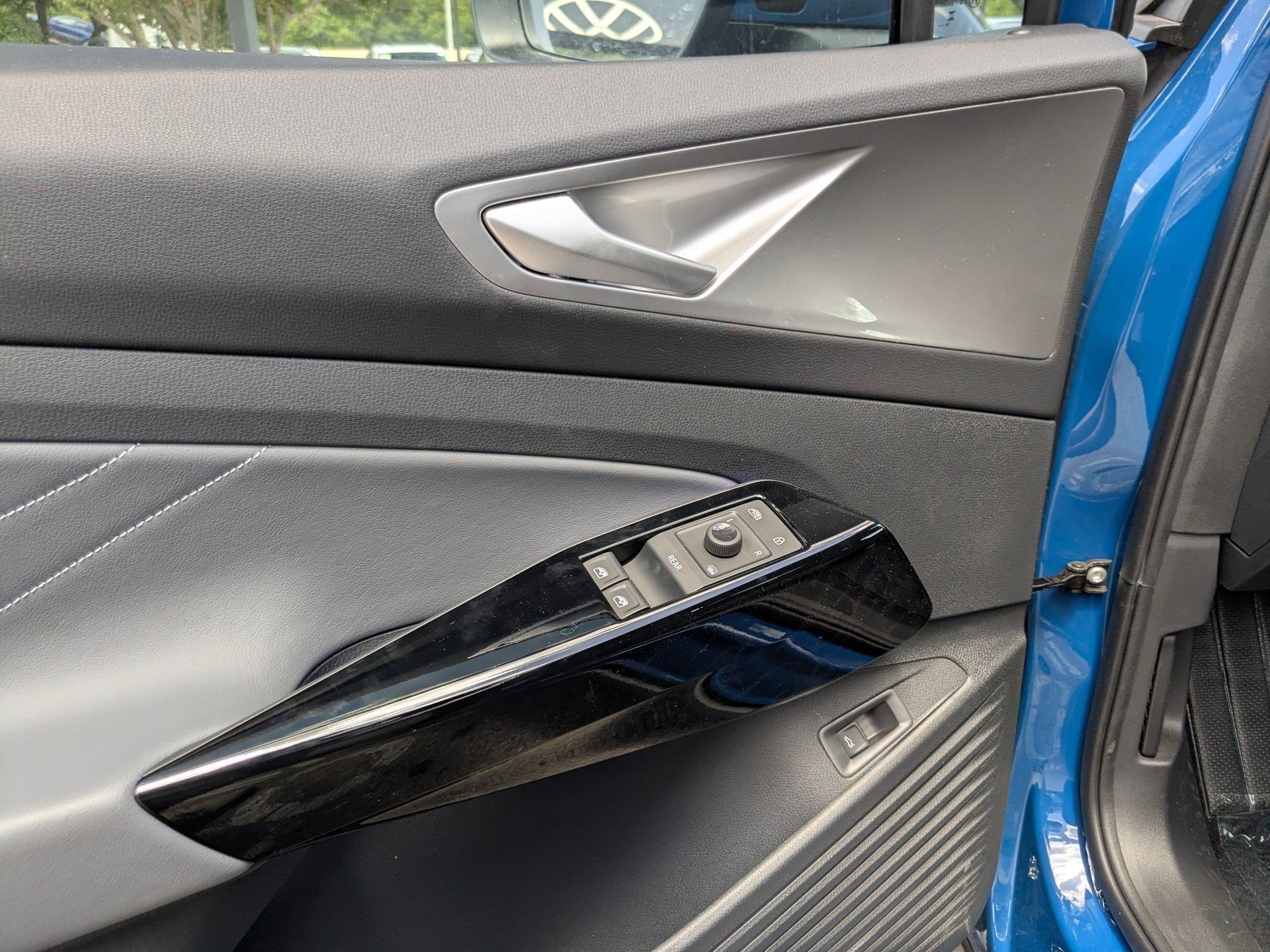 New 2026 MT LAKE BLUE Volkswagen Pro S image 7