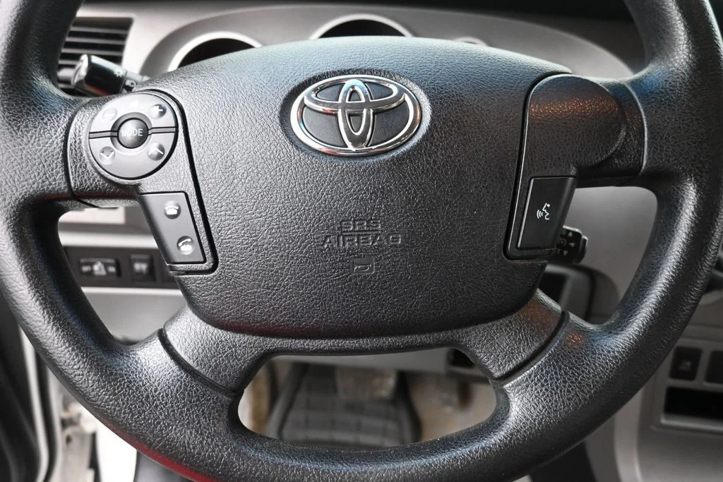 Used 2010 White Toyota Grade image 17