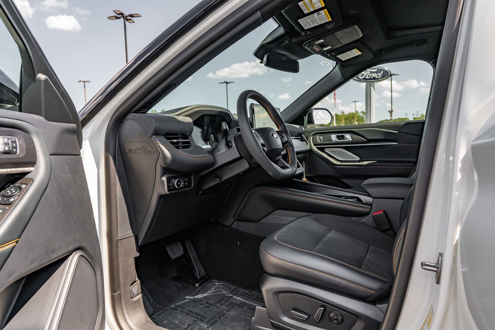 New 2027 Star White Metallic Tri-Coat Ford Tremor® image 15