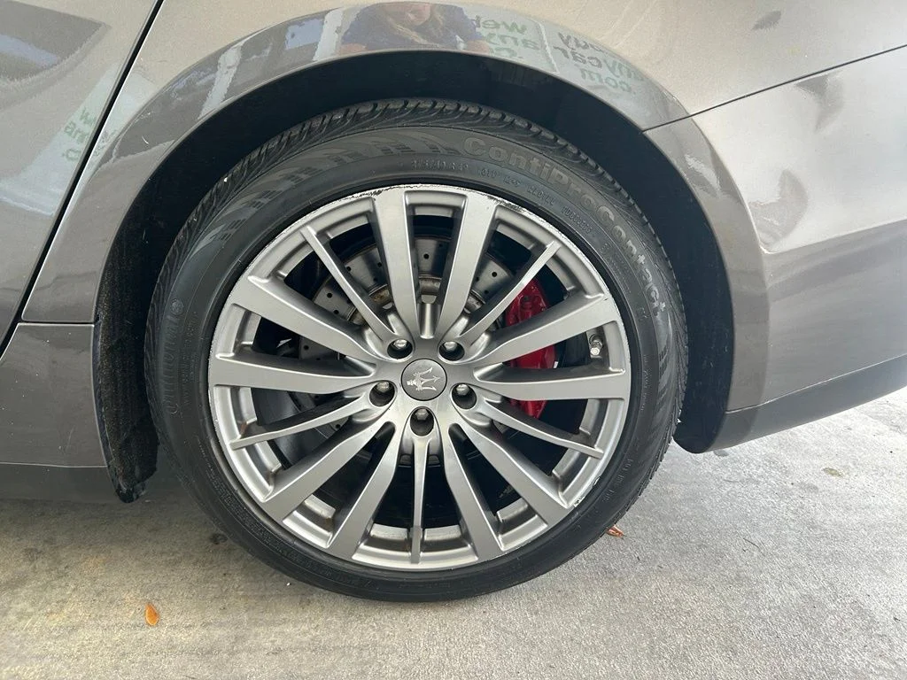 Used 2015 Gray Maserati Base image 18