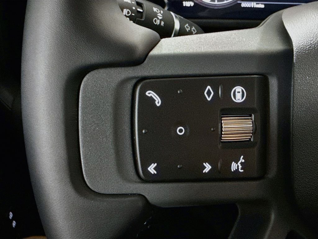 New 2026 Woolstone Green Land Rover X-Dynamic SE image 11