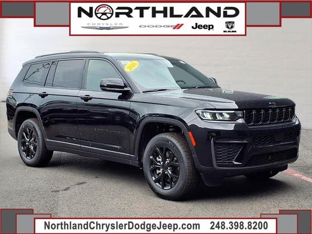 New 2026 Diamond Black Crystal Pearlcoat Jeep Laredo image 27
