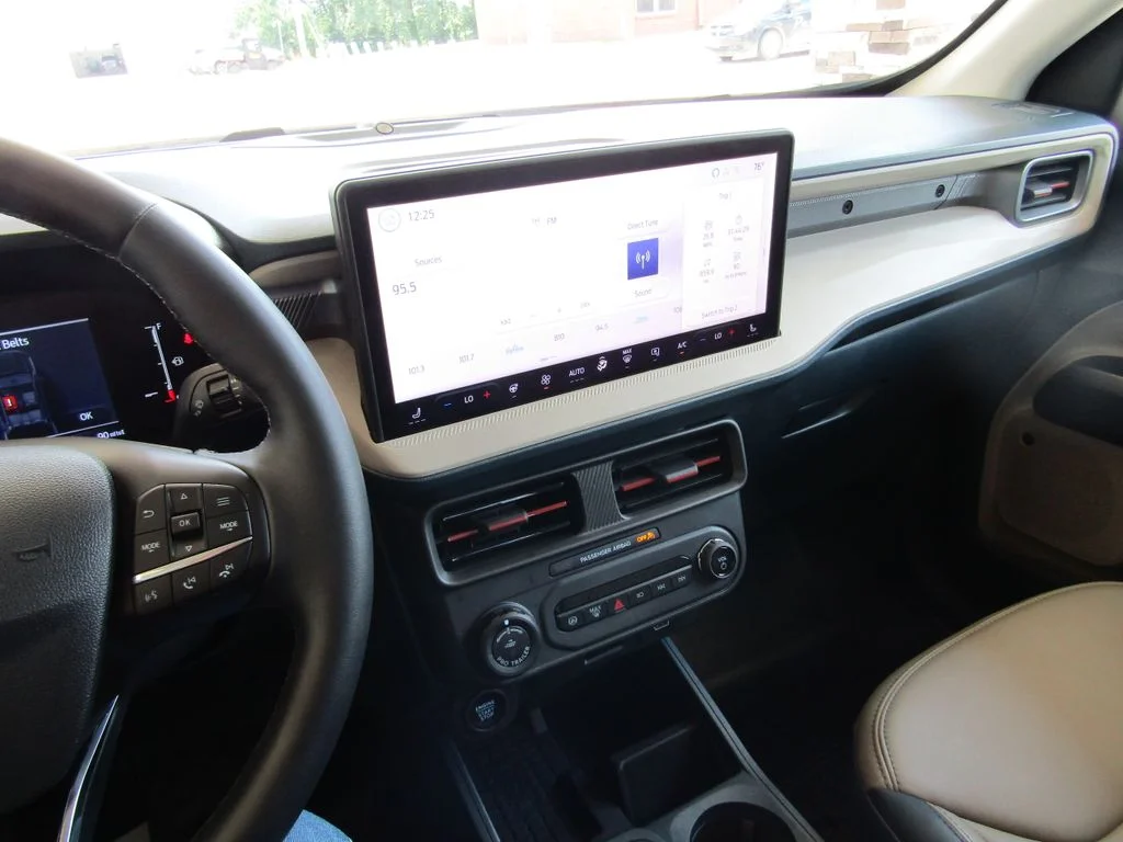 Used 2025 White Ford Lariat image 31