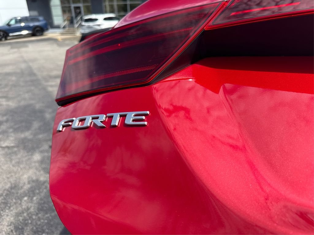 Used 2023 Red Kia LXS image 16