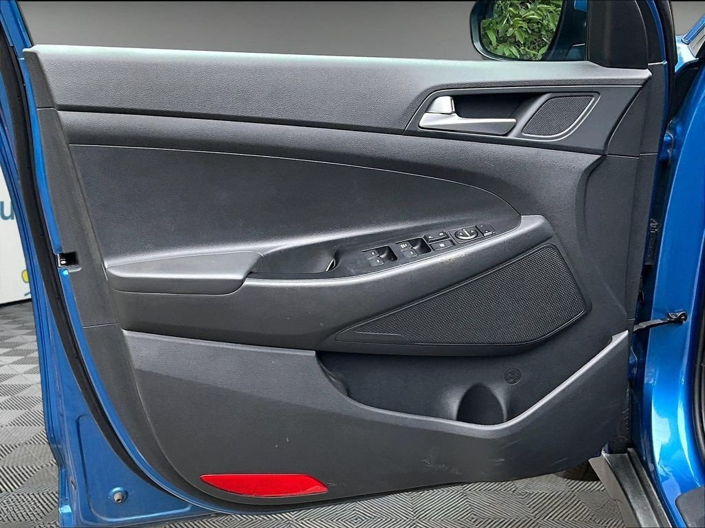 Used 2020 Blue Hyundai SE image 9