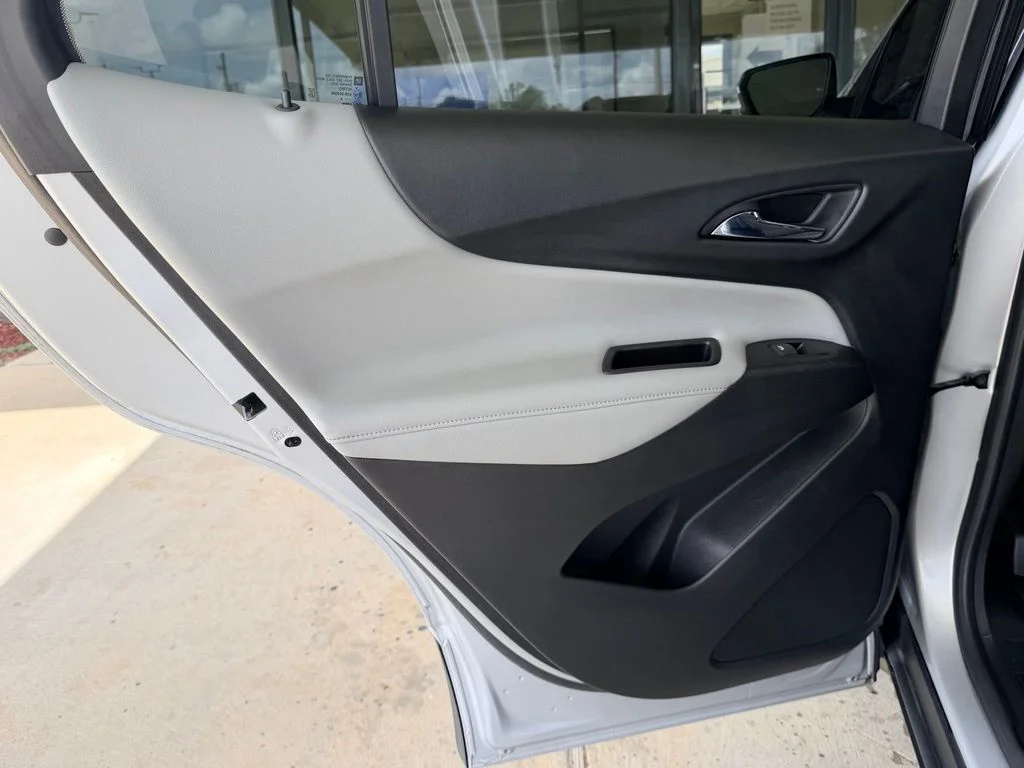 Used 2019 Silver Chevrolet Premier image 29
