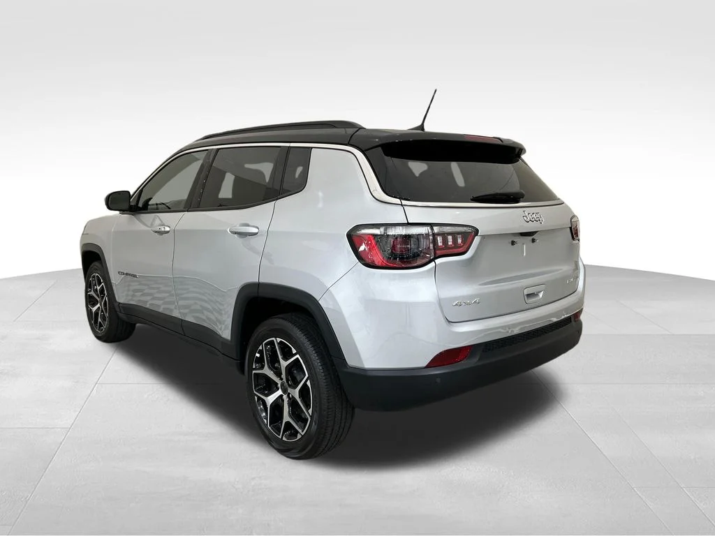 Used 2025 Silver Jeep Limited image 3