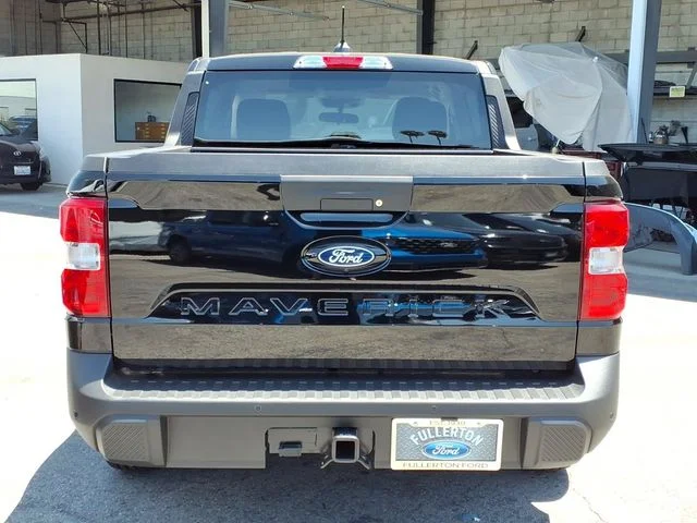 New 2026 Shadow Black Ford XLT image 4