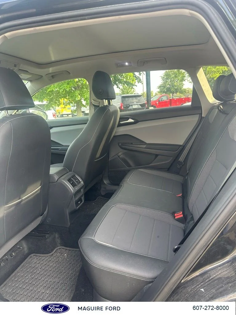 Used 2022  Volkswagen 1.5T SE image 12
