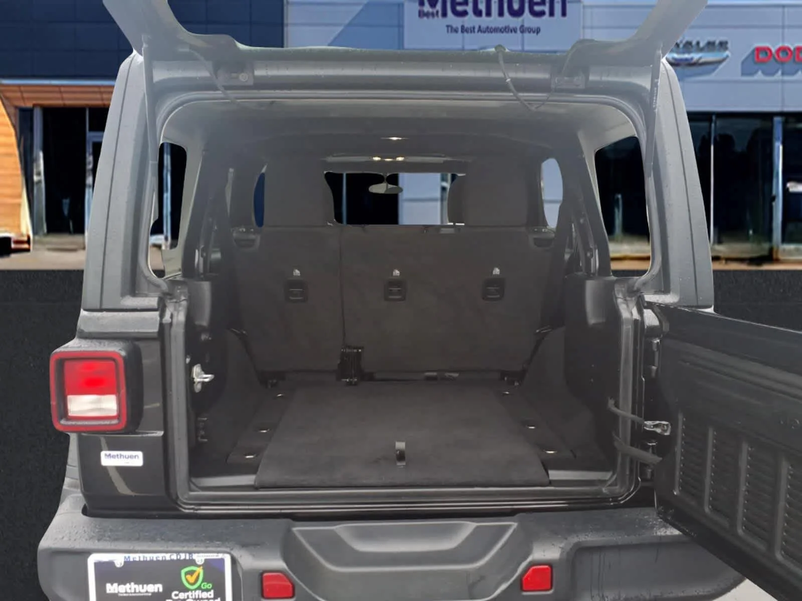 Used 2020 Black Clearcoat Jeep Sahara image 6